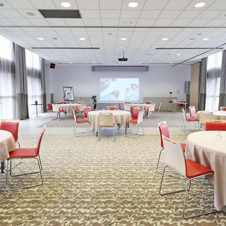 Mercure Centre Porte Des Alpes Hotel 4*