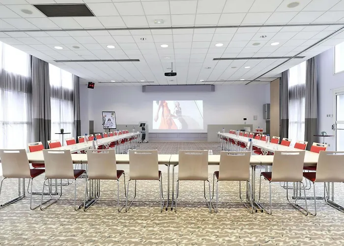 Mercure Centre Porte Des Alpes Hotel 4*