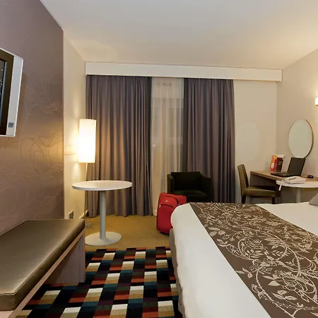Mercure Centre Porte Des Alpes ホテル 4*