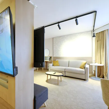 Mercure Centre Porte Des Alpes Отель