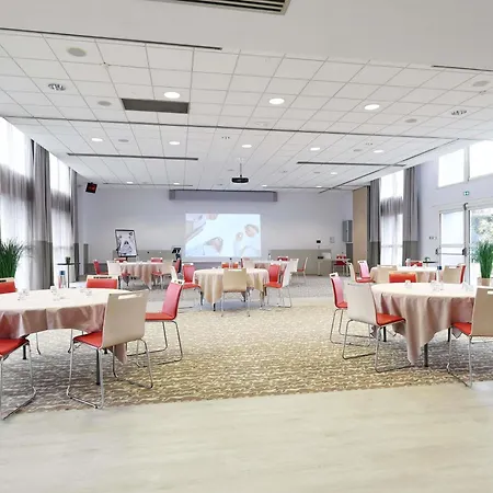 فندق Mercure Centre Porte Des Alpes