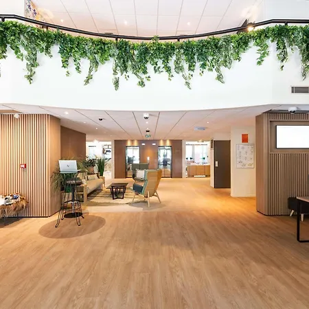 Mercure Centre Porte Des Alpes Hotell 4*