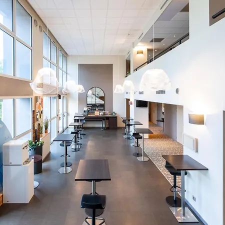Mercure Centre Porte Des Alpes מלון