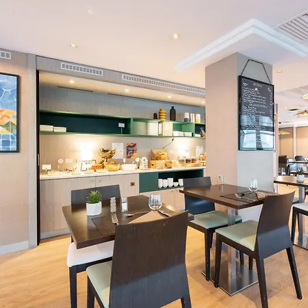 Mercure Centre Porte Des Alpes Hotell 4*