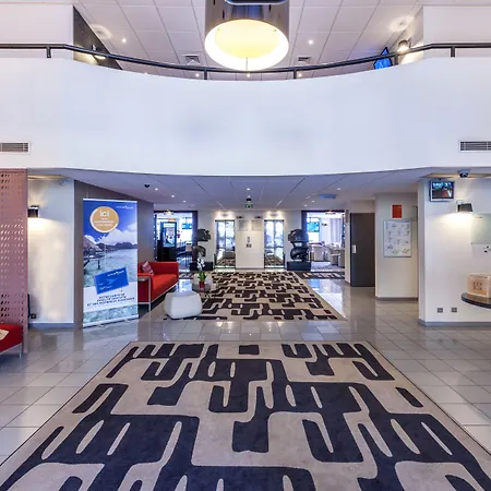 Mercure Centre Porte Des Alpes ホテル 4*