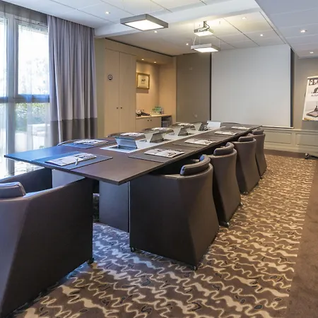 ホテル Mercure Centre Porte Des Alpes