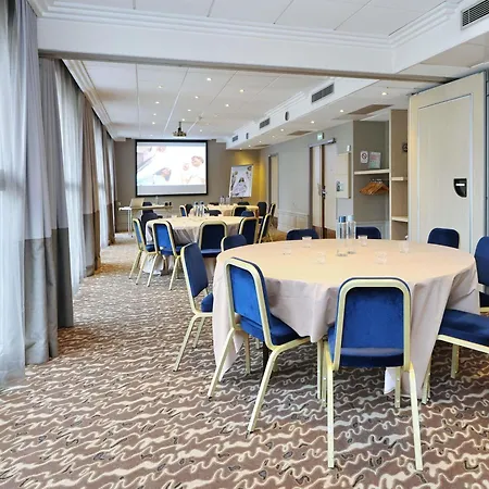 Mercure Centre Porte Des Alpes ホテル 4*