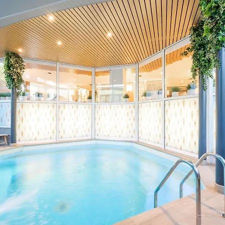 Mercure Centre Porte Des Alpes Hotel 4*