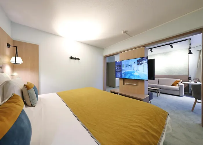 Готель Mercure Centre Porte Des Alpes