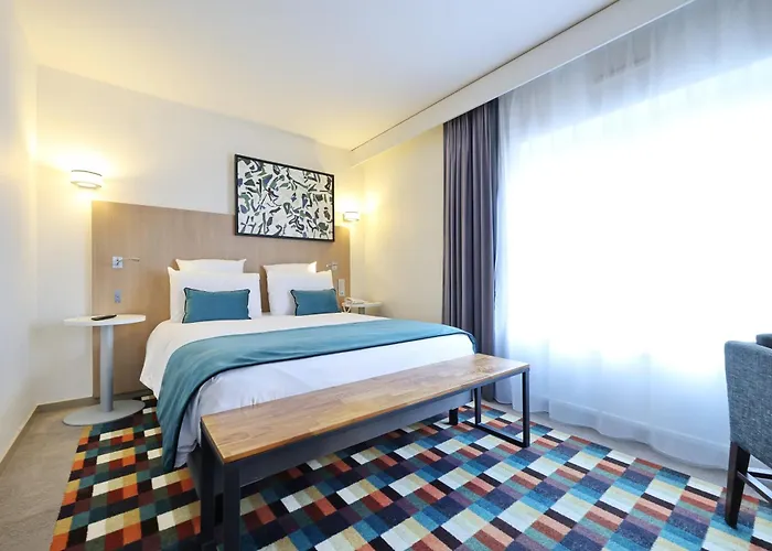 Готель Mercure Centre Porte Des Alpes