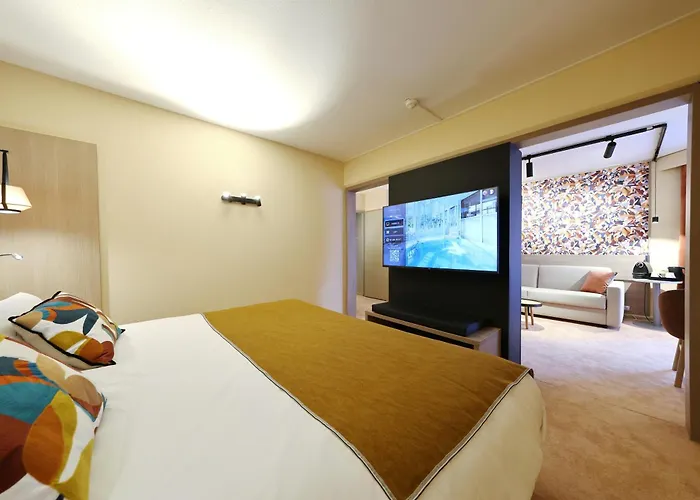 Mercure Centre Porte Des Alpes Hotel 4*