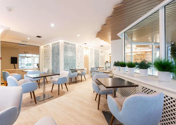 Готель Mercure Centre Porte Des Alpes