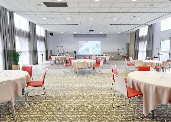 Mercure Centre Porte Des Alpes Готель