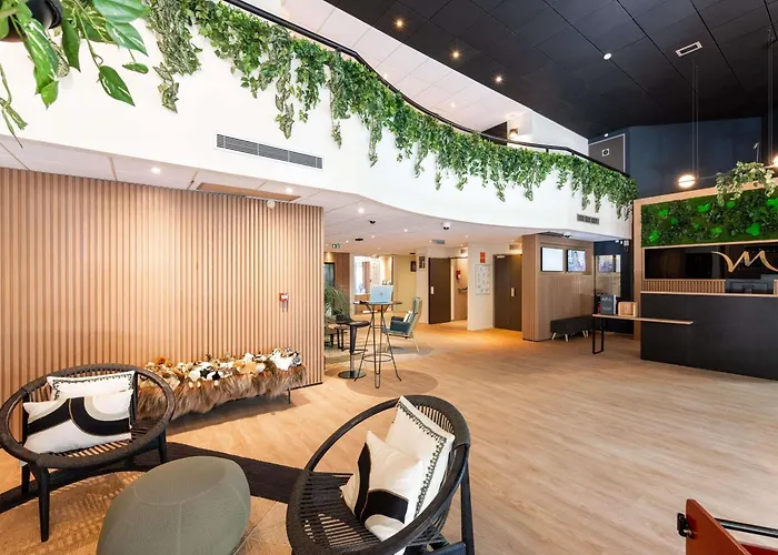 Mercure Centre Porte Des Alpes ホテル 4*